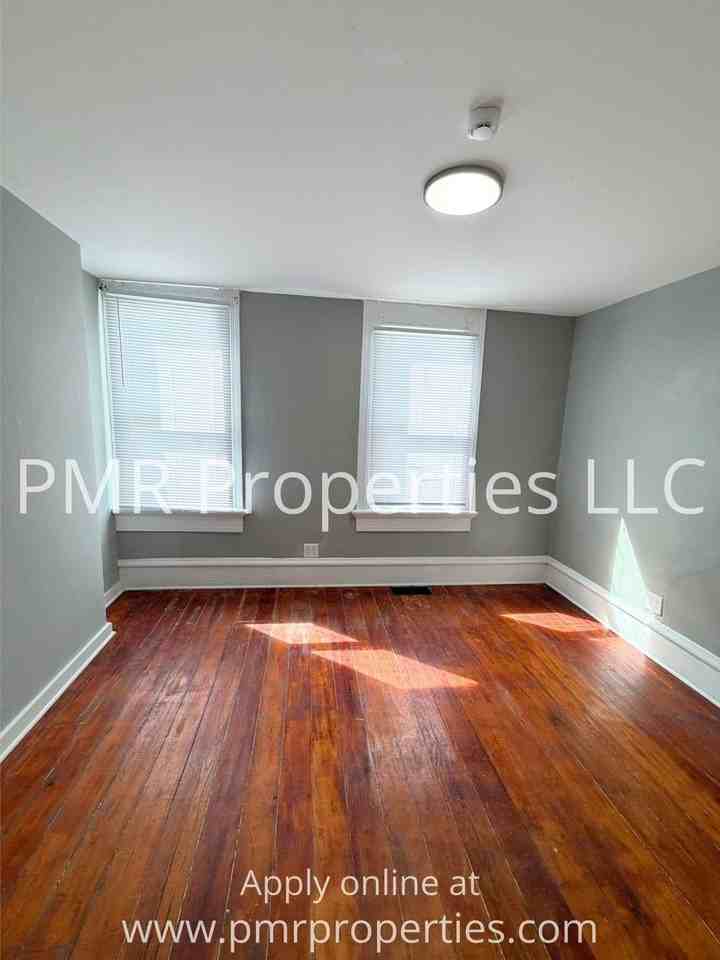 2529 S 13th St - Photo 2 of 9