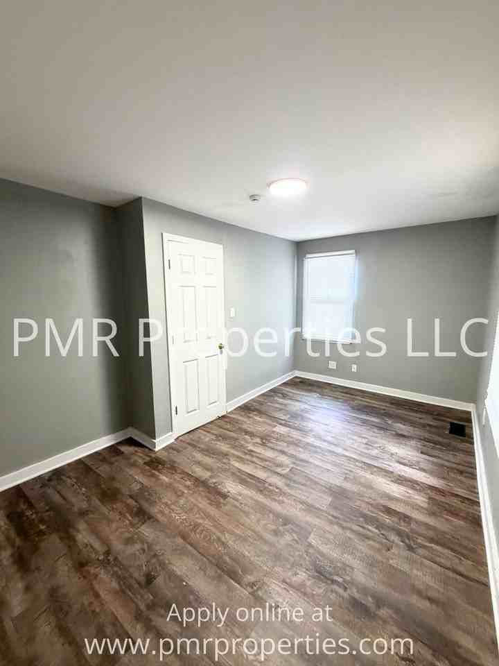 2529 S 13th St - Photo 3 of 9