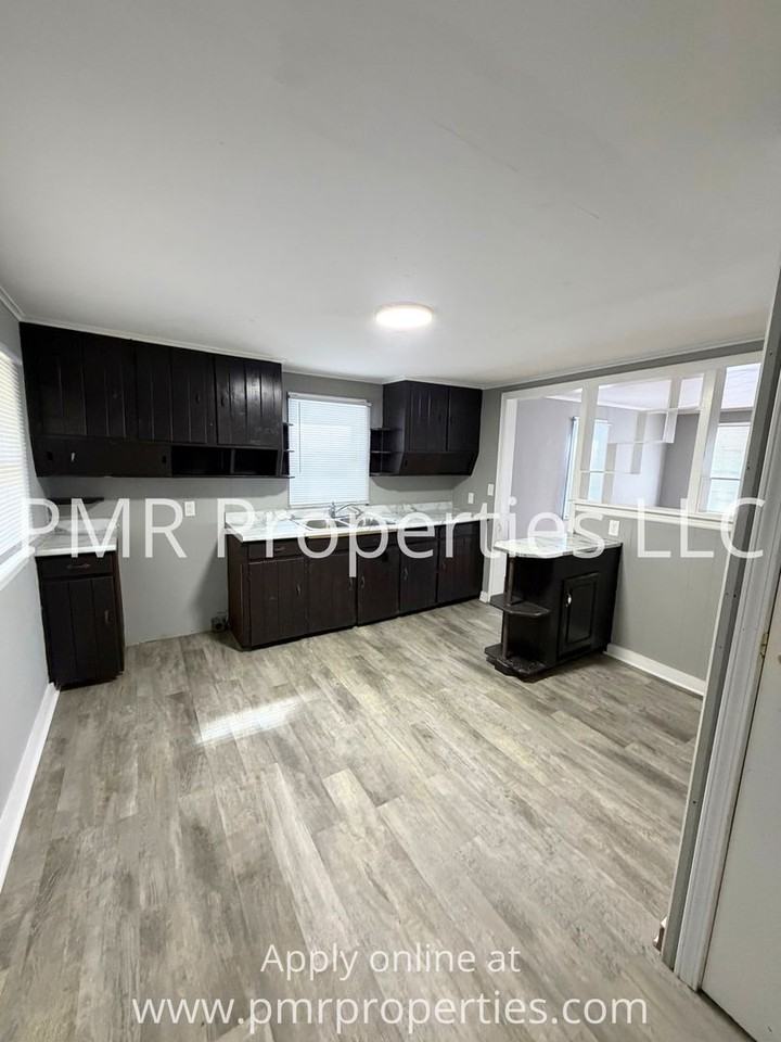2529 S 13th St - Photo 4 of 9