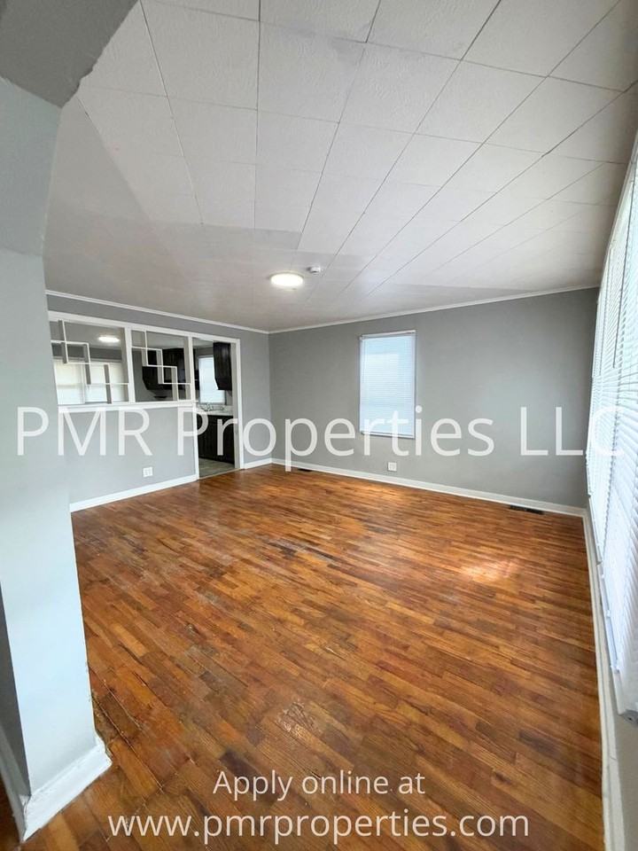 2529 S 13th St - Photo 6 of 9