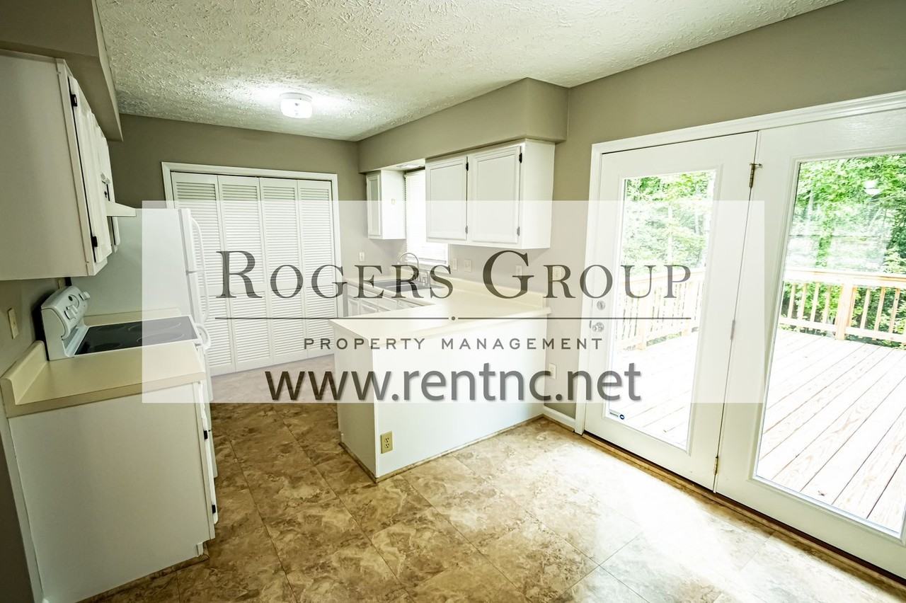 300 Truelove Ln - Photo 2 of 11