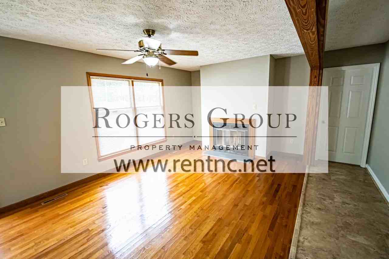 300 Truelove Ln - Photo 3 of 11