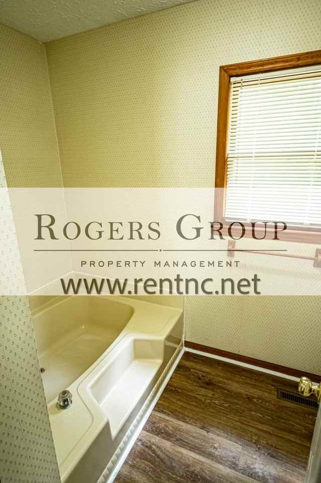 300 Truelove Ln - Photo 4 of 11