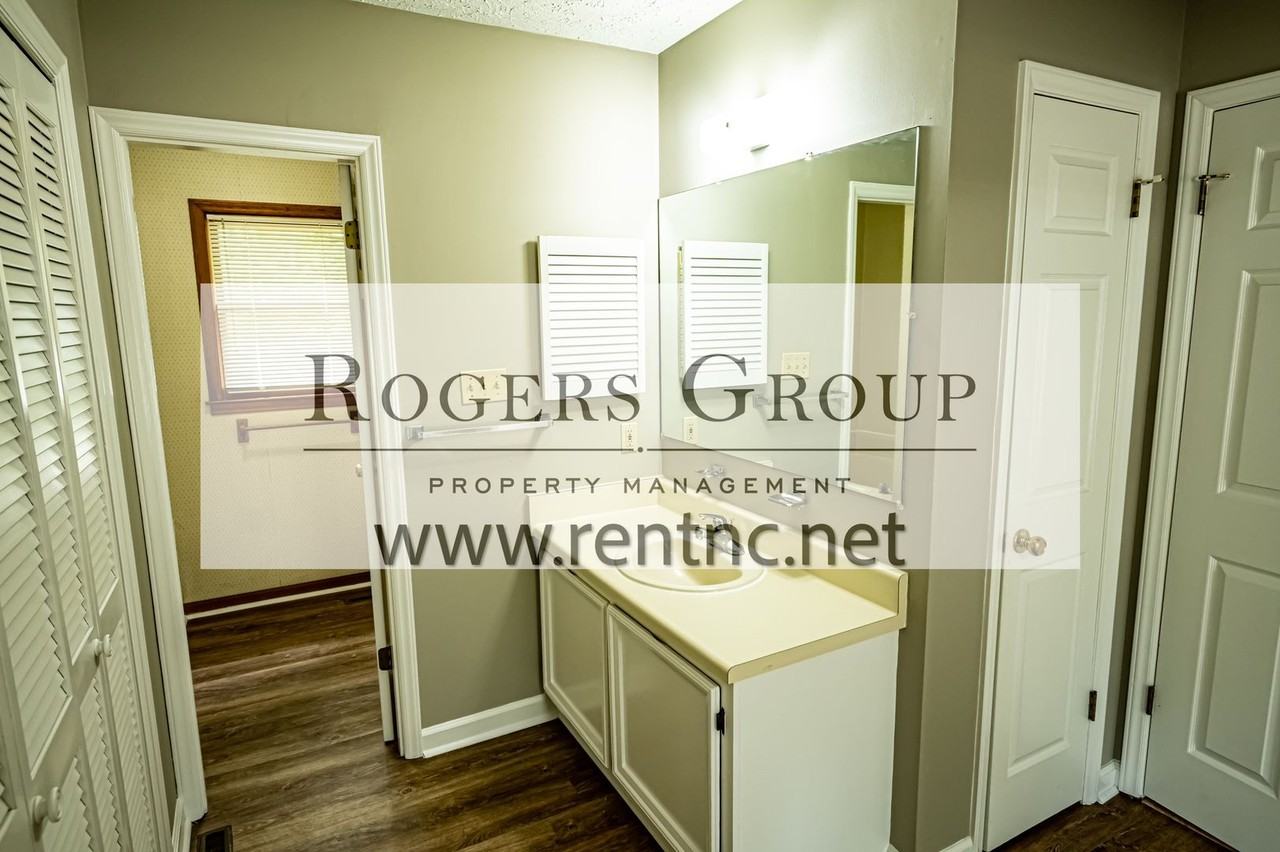 300 Truelove Ln - Photo 5 of 11