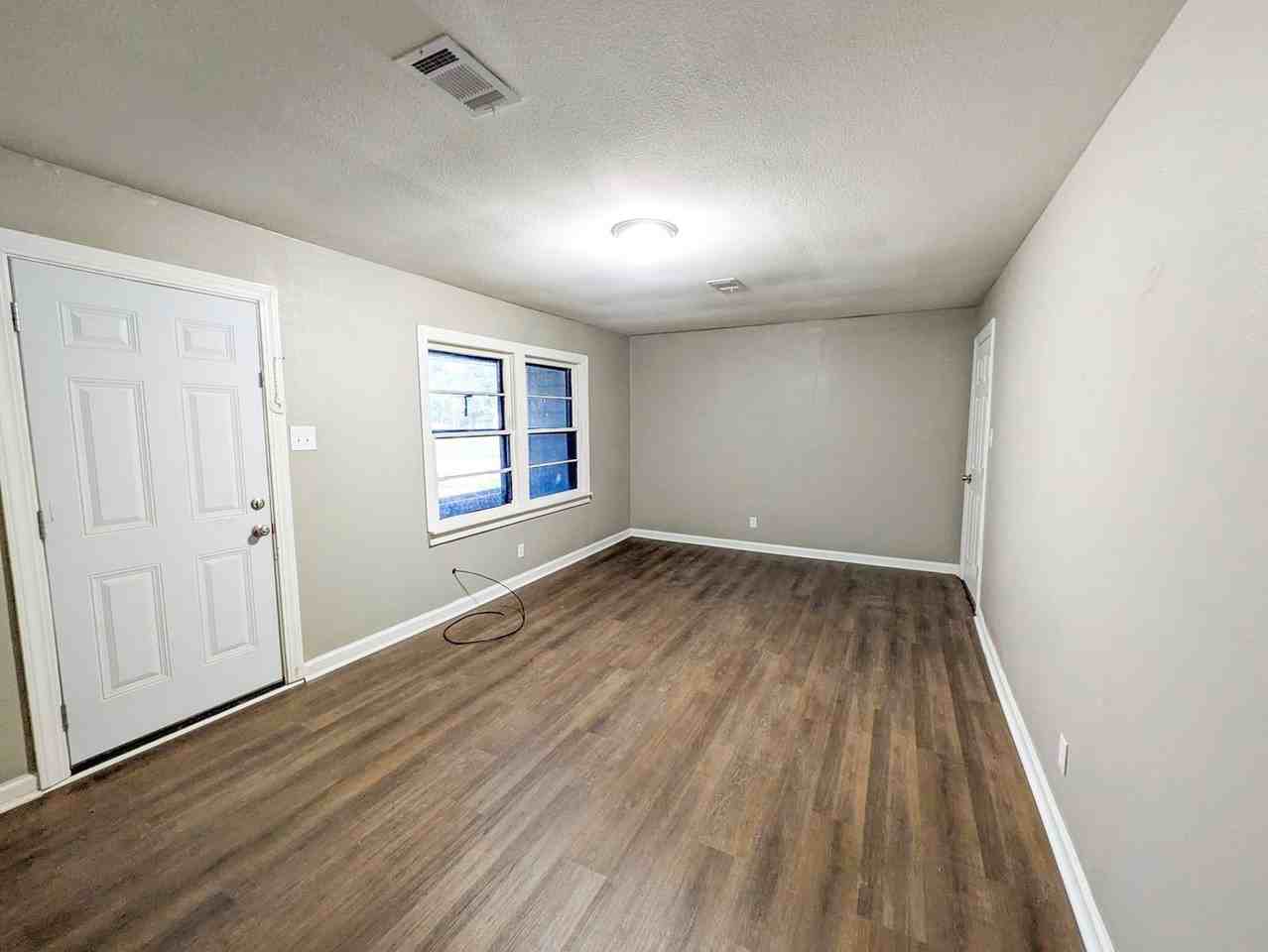 2314 6th St - Photo 3 of 23