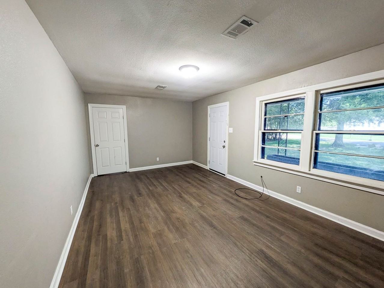 2314 6th St - Photo 4 of 23