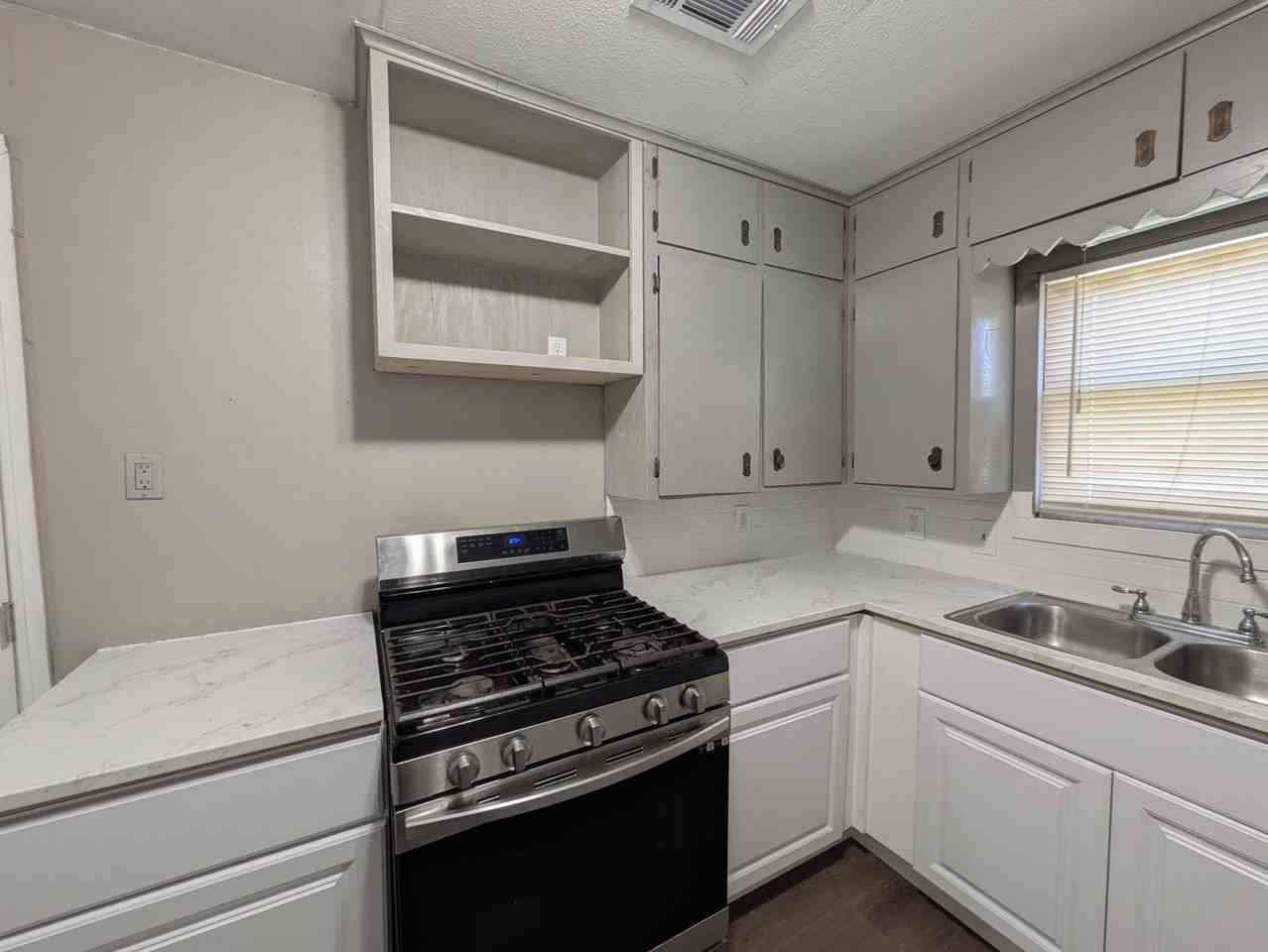 2314 6th St - Photo 6 of 23