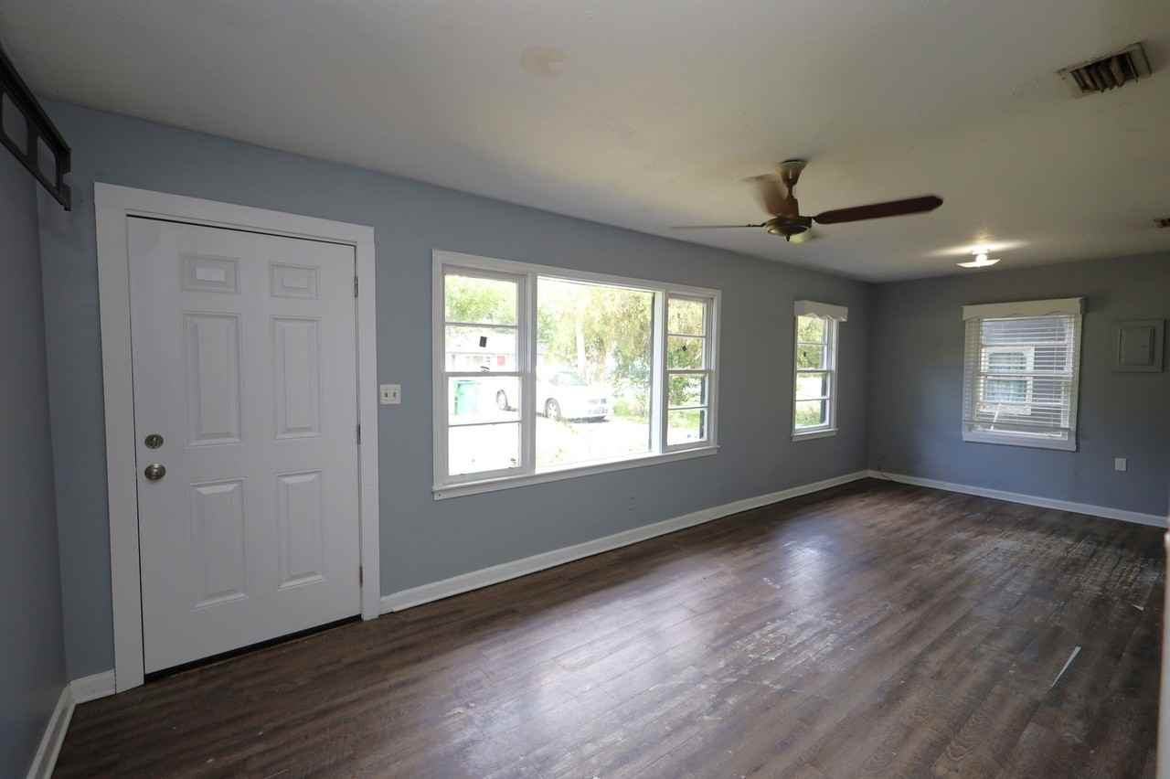 751 E Brookwood Pl - Photo 2 of 11