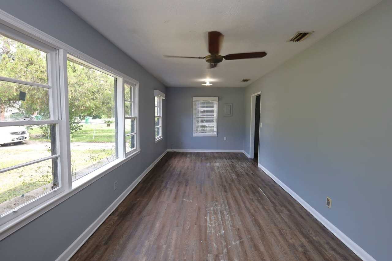 751 E Brookwood Pl - Photo 3 of 11