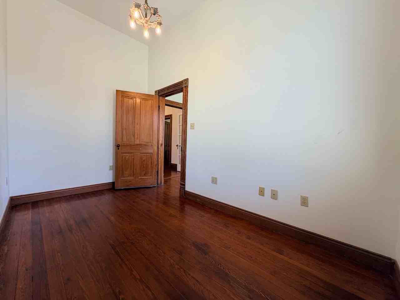 419 6th St - Photo 7 of 21