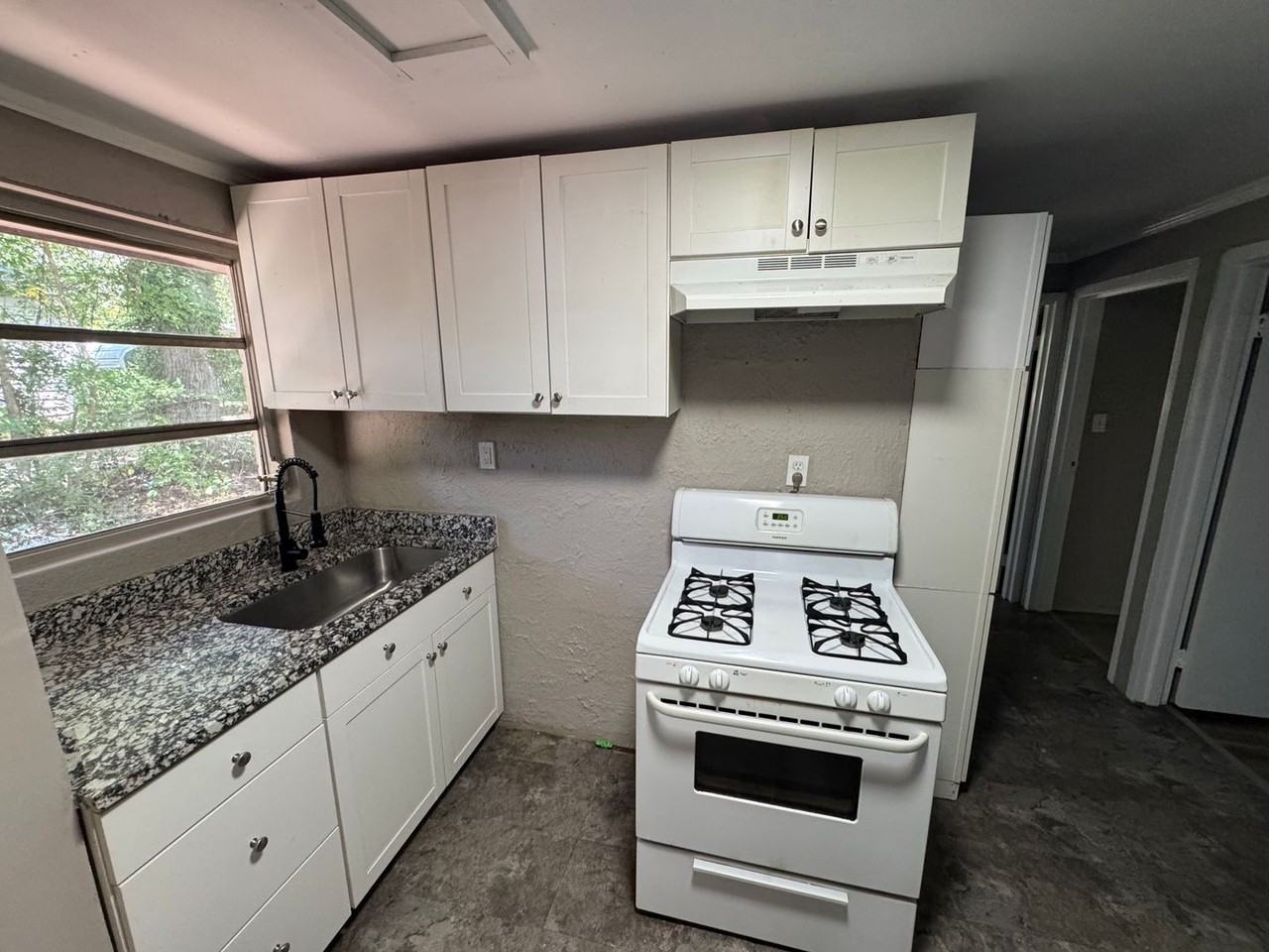 106 Grady St - Photo 4 of 12