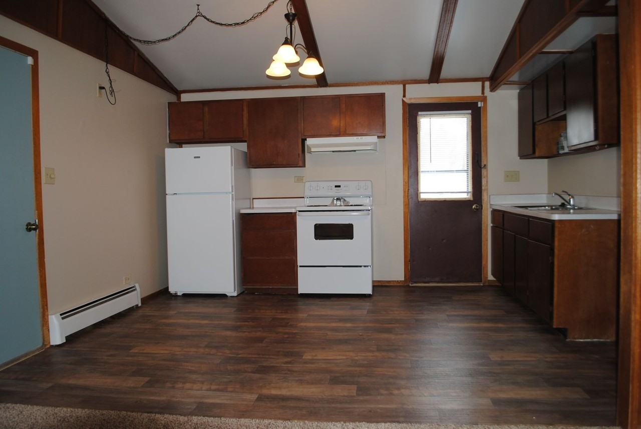 701 11th St - Photo 3 of 12
