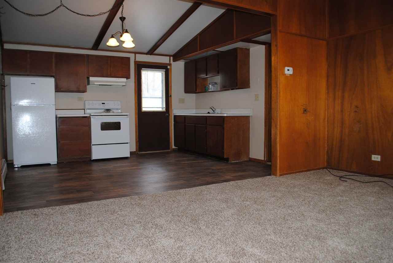 701 11th St - Photo 4 of 12