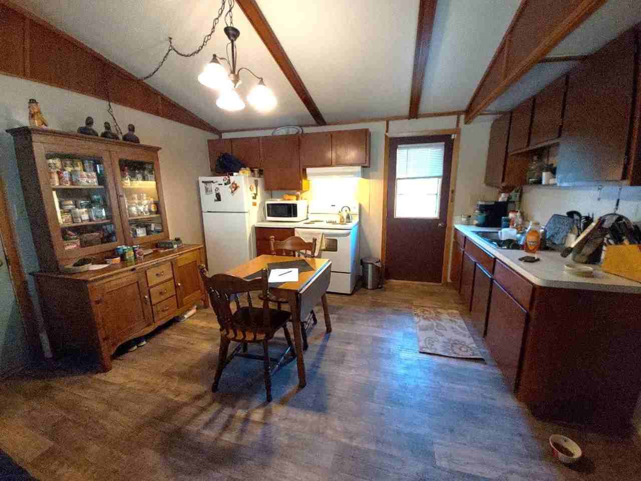 701 11th St - Photo 6 of 12