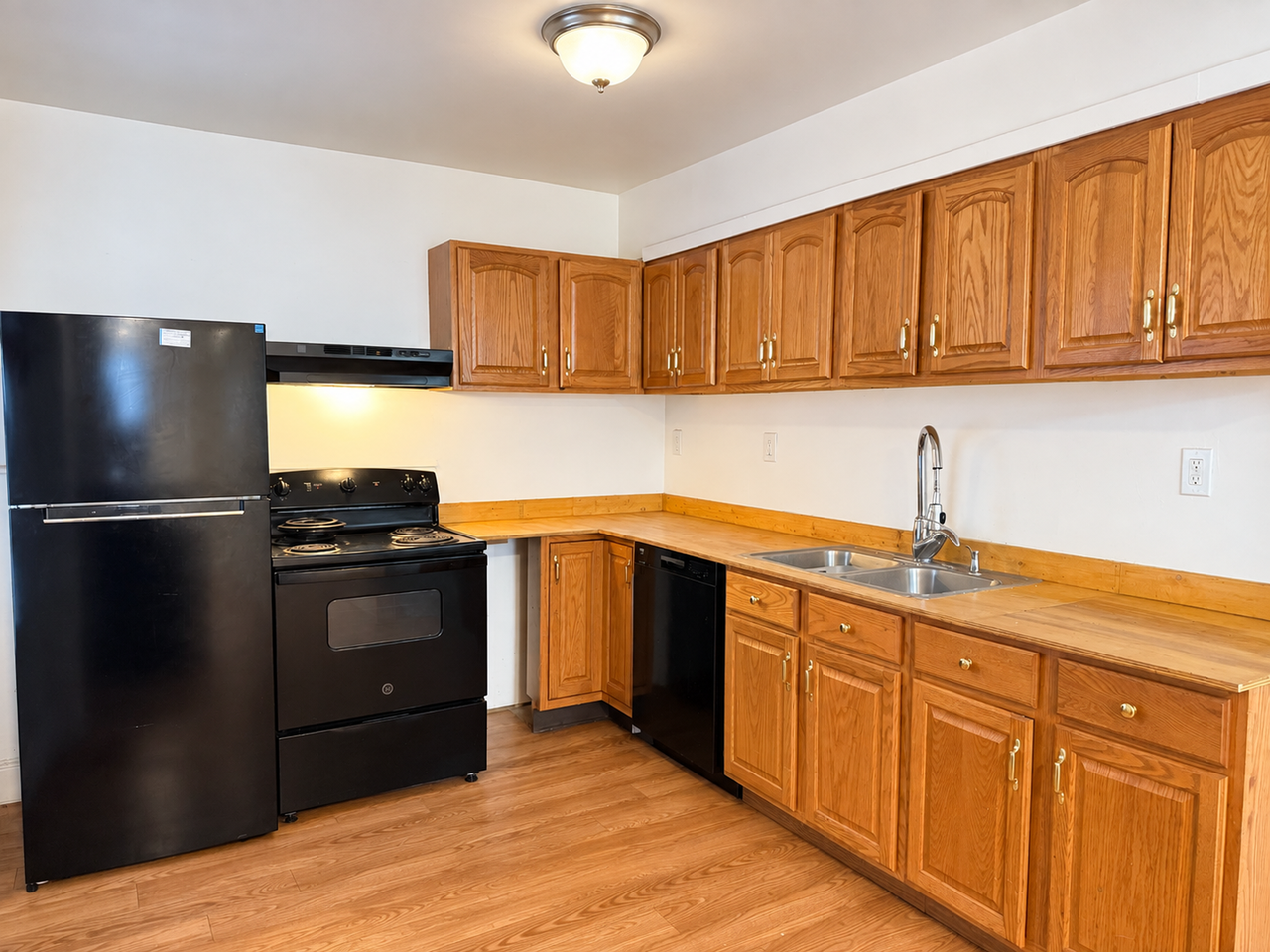 458 Atlantic Ave - Photo 3 of 24