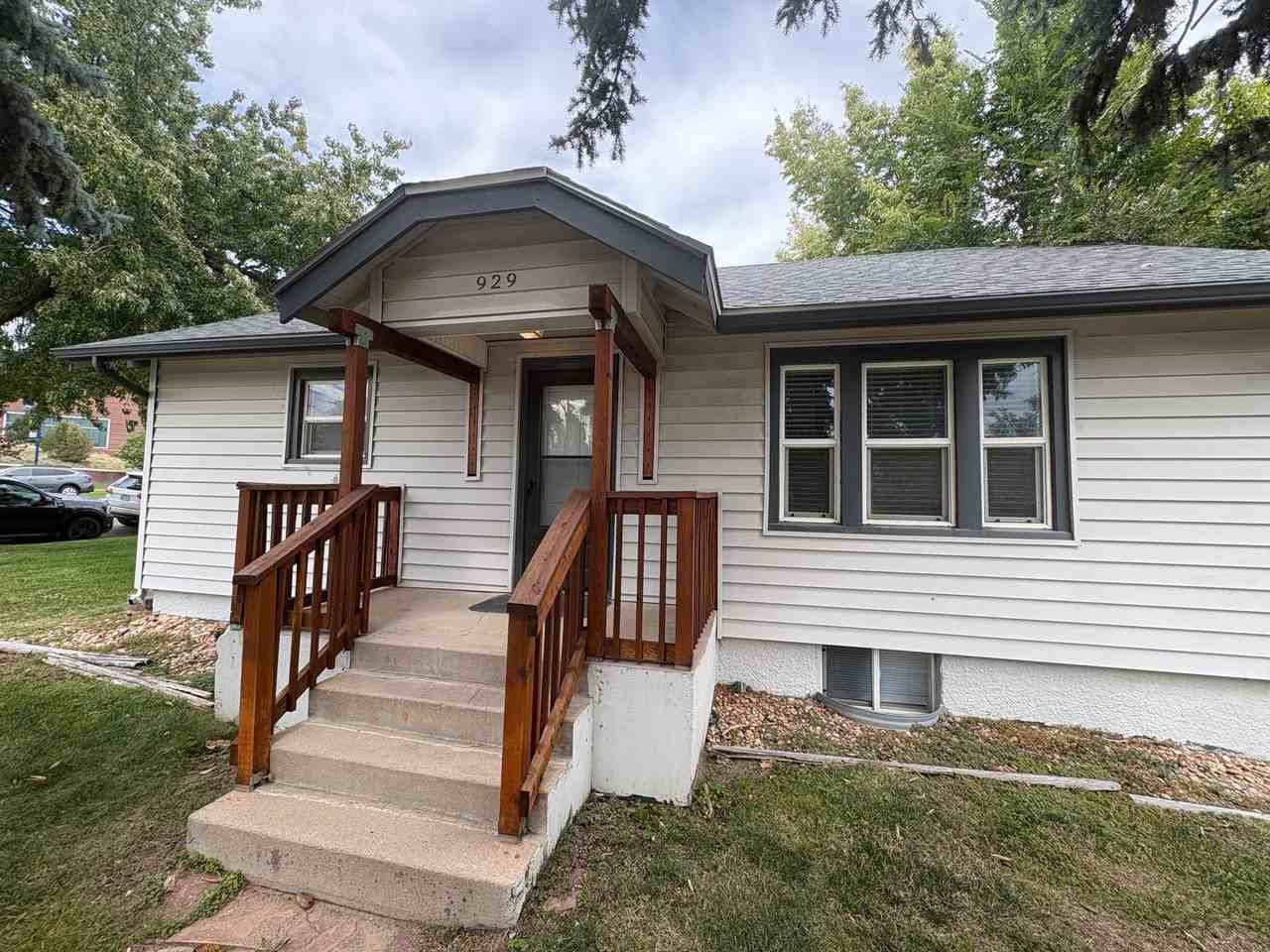 929 22nd St - Photo 4 of 43