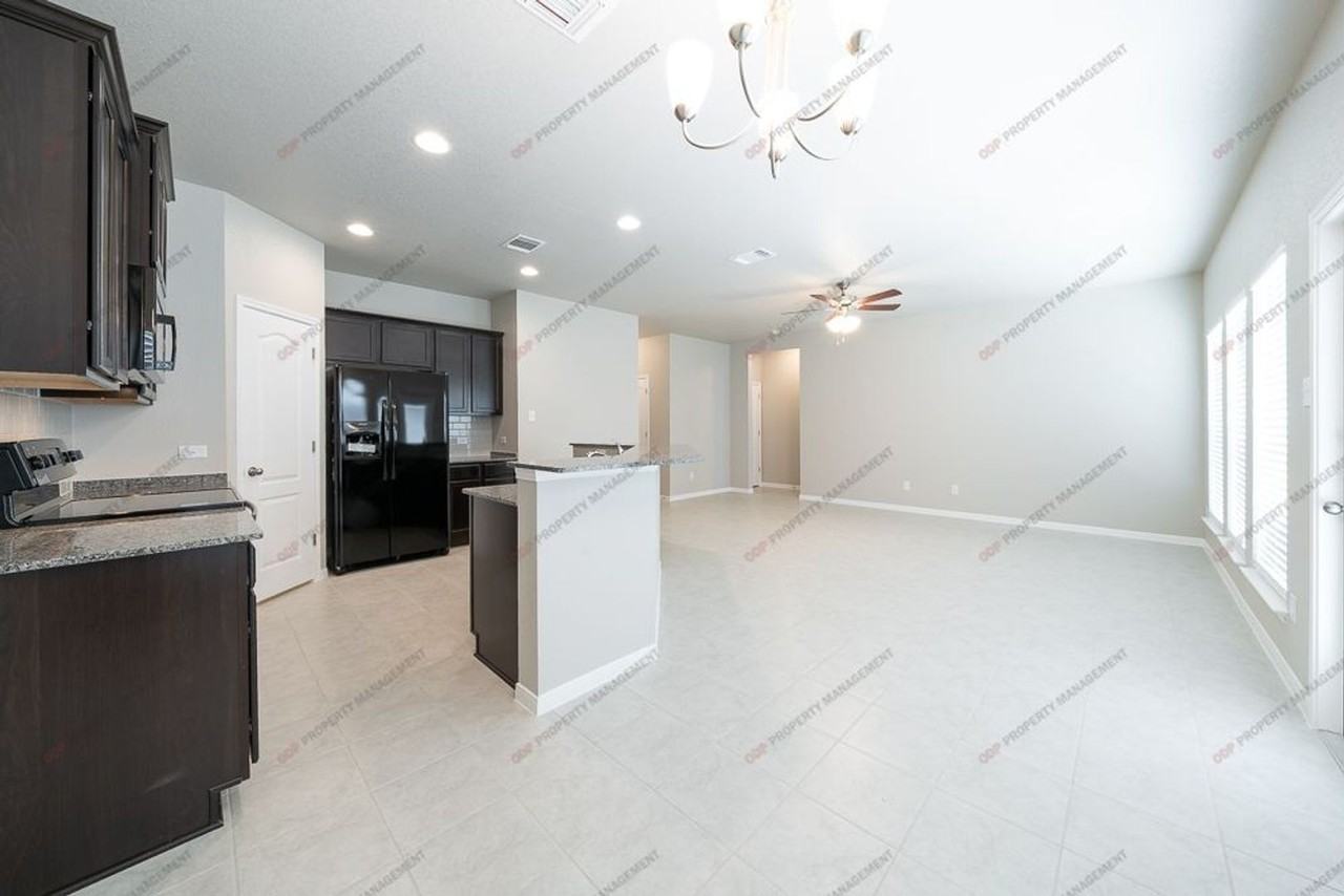 716 Skylar Heights Dr - Photo 2 of 19