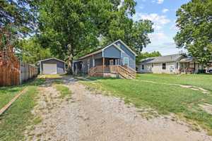 featured image of 902 S Montgomery St
