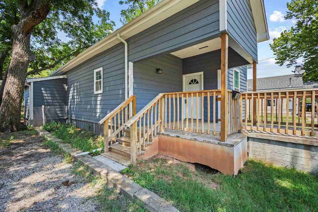 902 S Montgomery St - Photo 4 of 27
