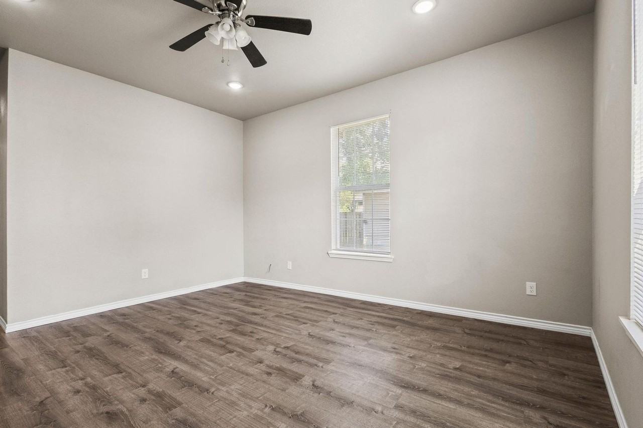 902 S Montgomery St - Photo 5 of 27