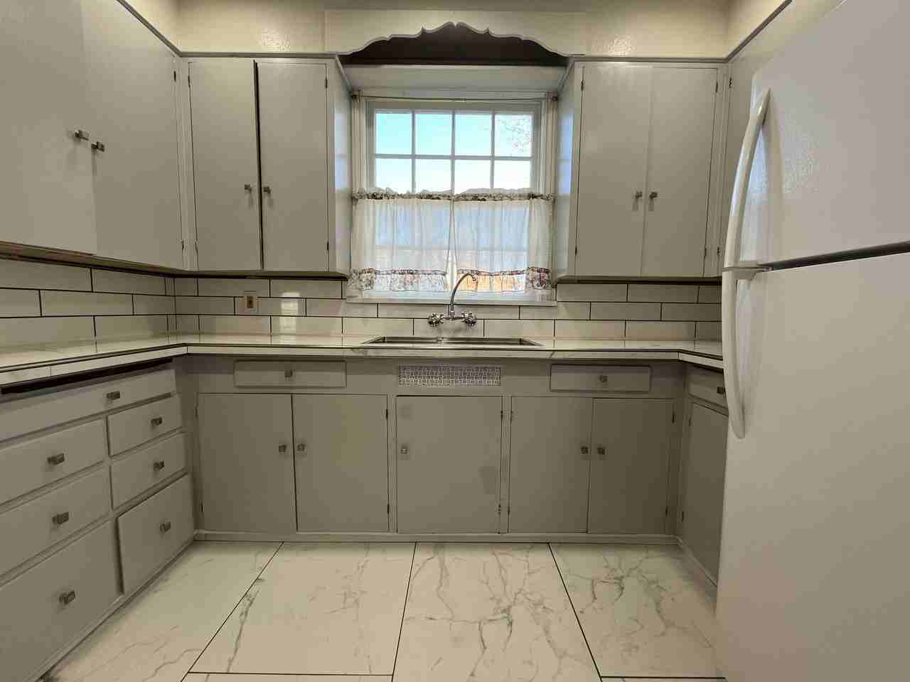 2055 N Blandena St - Photo 3 of 41