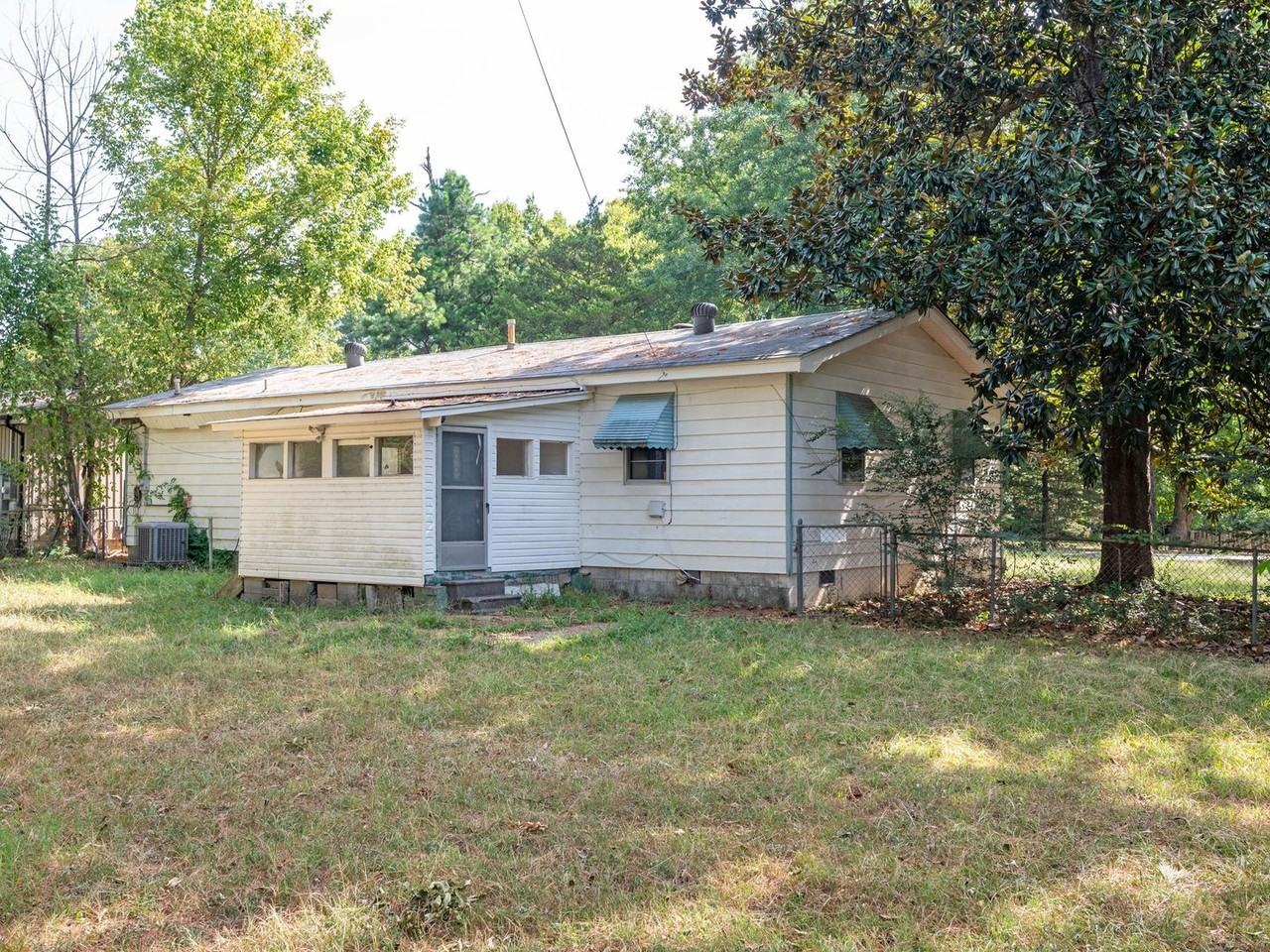 200 Laurel St - Photo 5 of 33