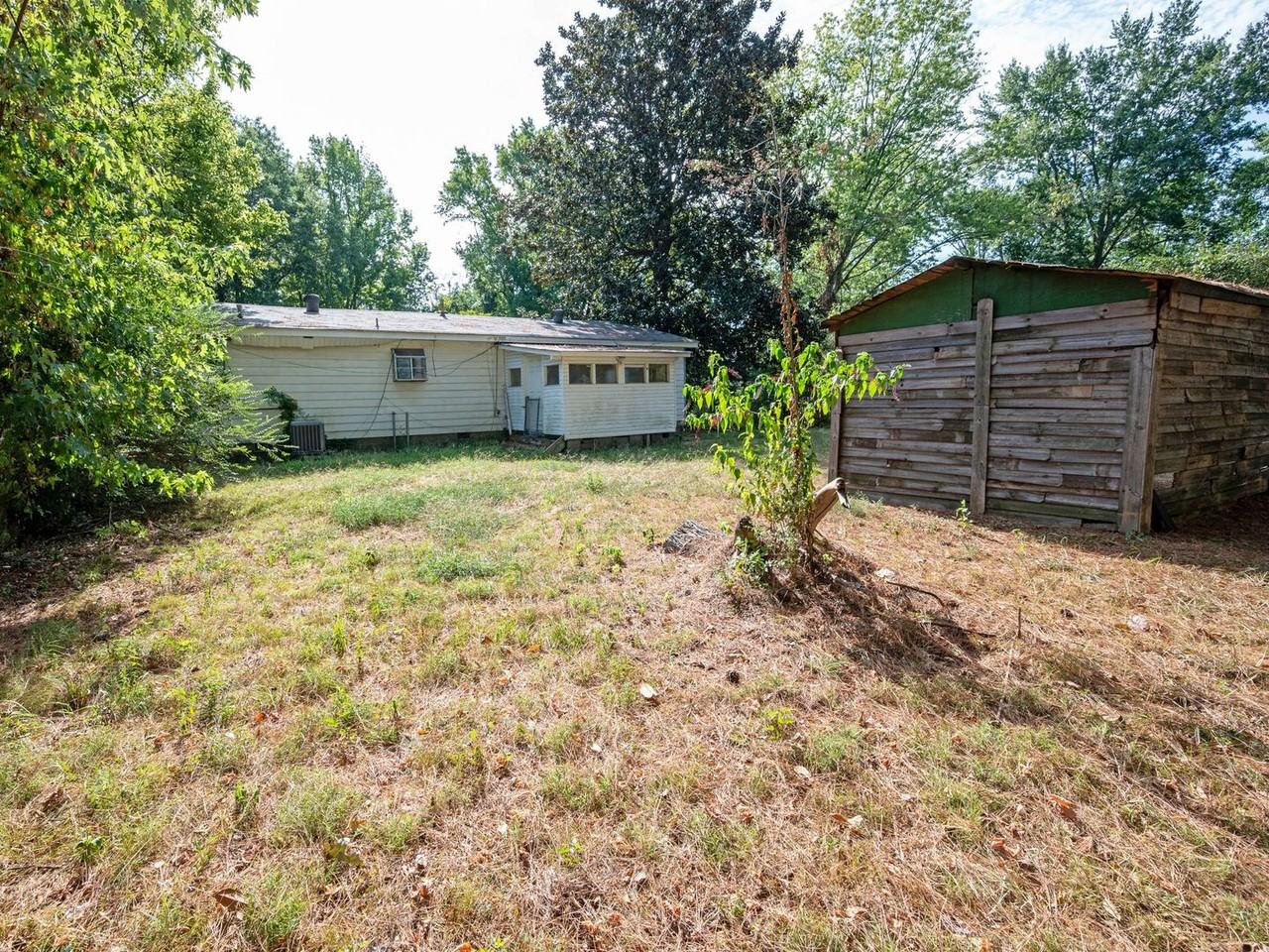200 Laurel St - Photo 7 of 33