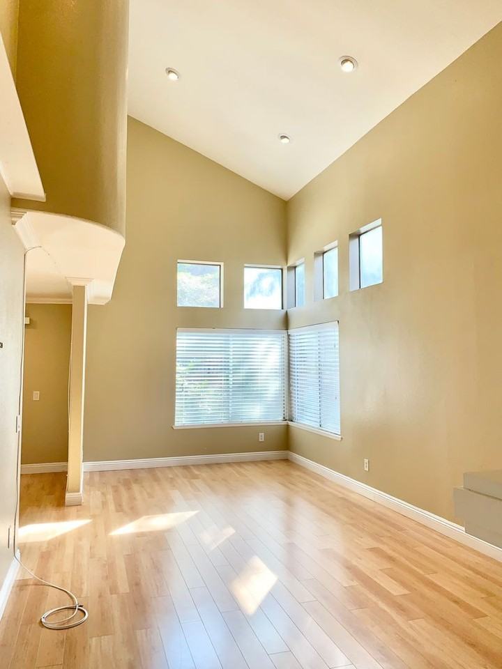 15686 Altamira Dr - Photo 3 of 21