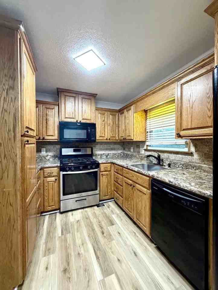2808 Seminole Trl - Photo 2 of 10