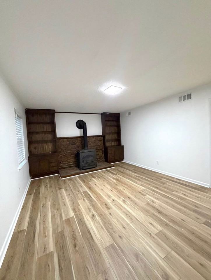 2808 Seminole Trl - Photo 3 of 10