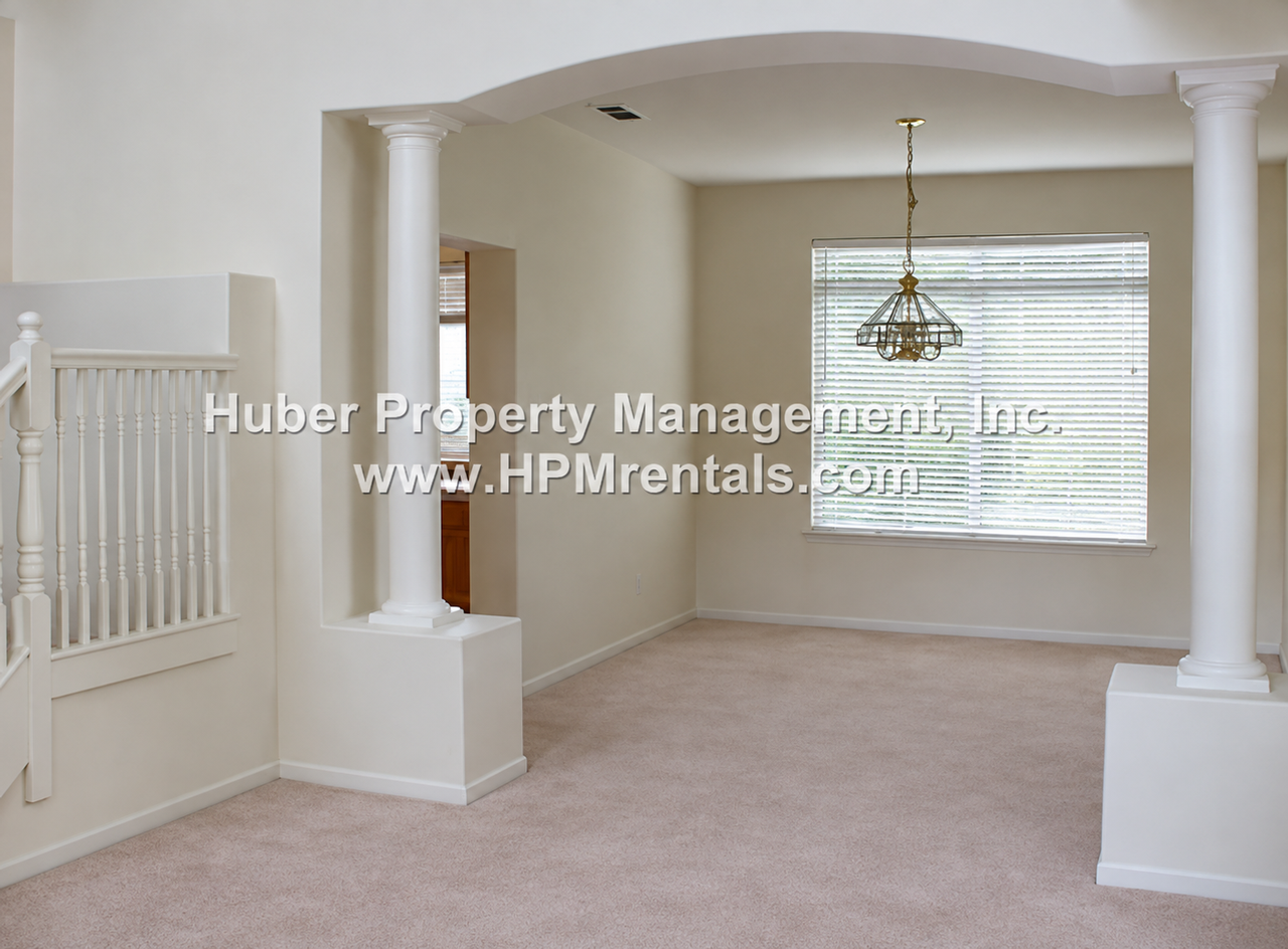 2415 1st St - Photo 3 of 9