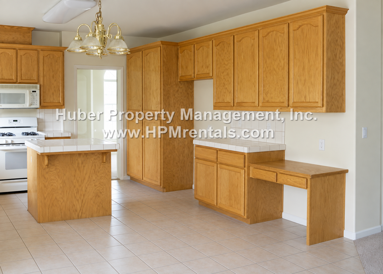 2415 1st St - Photo 6 of 9
