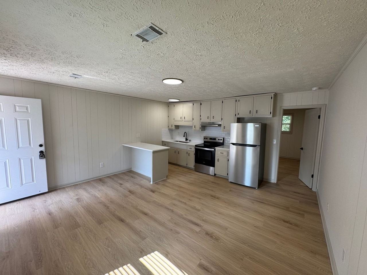 194 Lee St Se - Photo 5 of 10