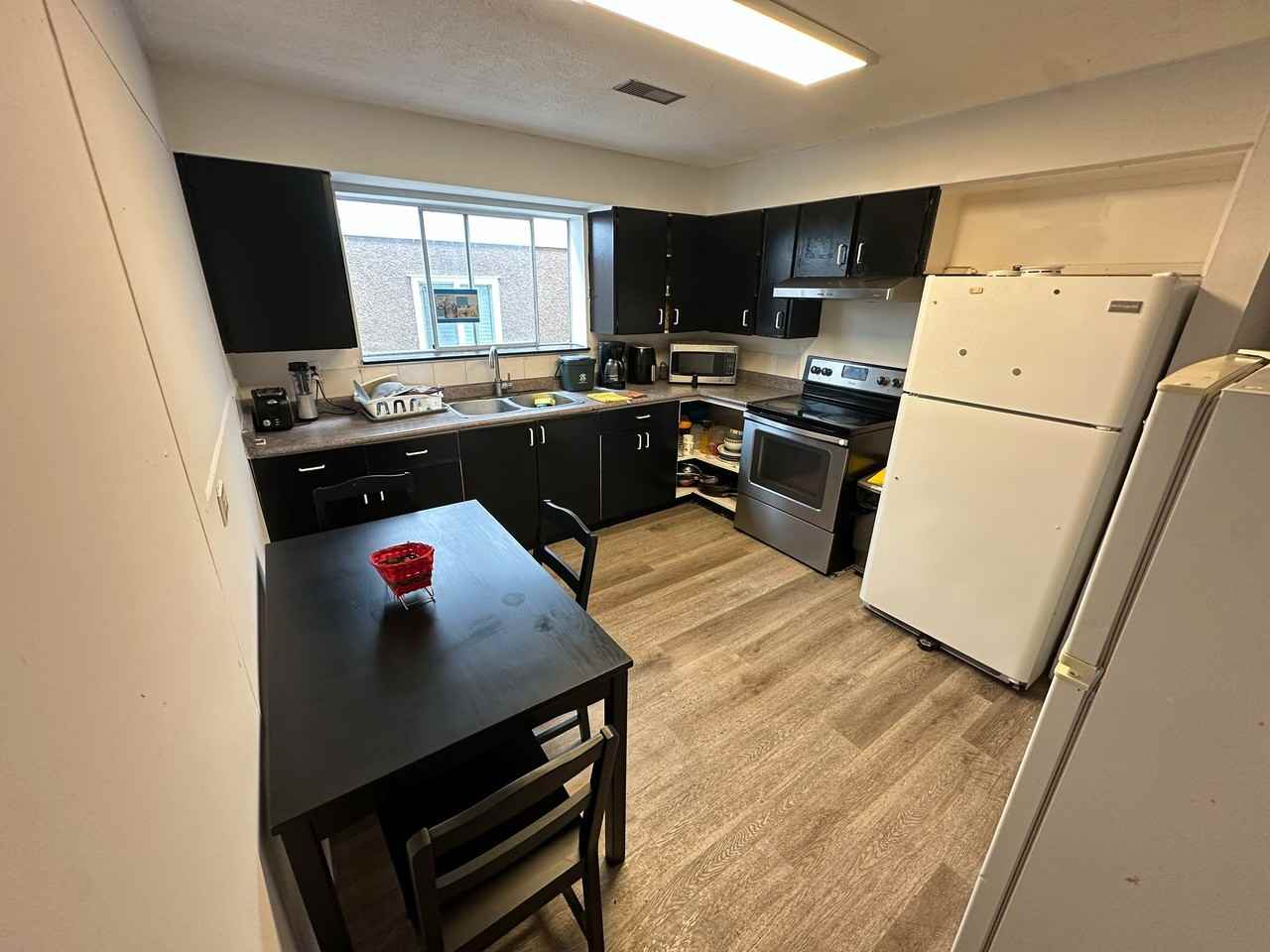 3358 Wellington Avenue - Photo 2 of 5