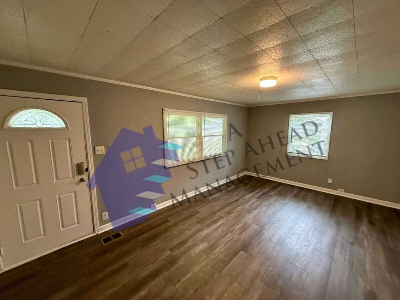 1920 N Hawthorne Ln - Photo 3 of 16