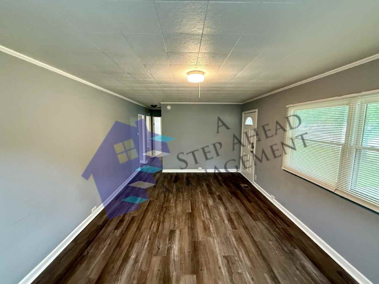 1920 N Hawthorne Ln - Photo 4 of 16