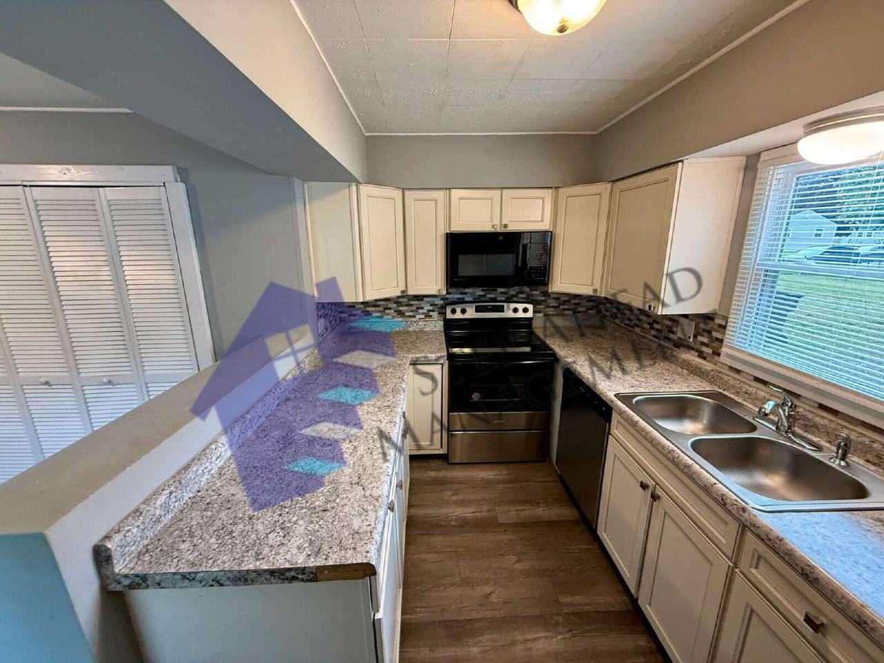 1920 N Hawthorne Ln - Photo 6 of 16