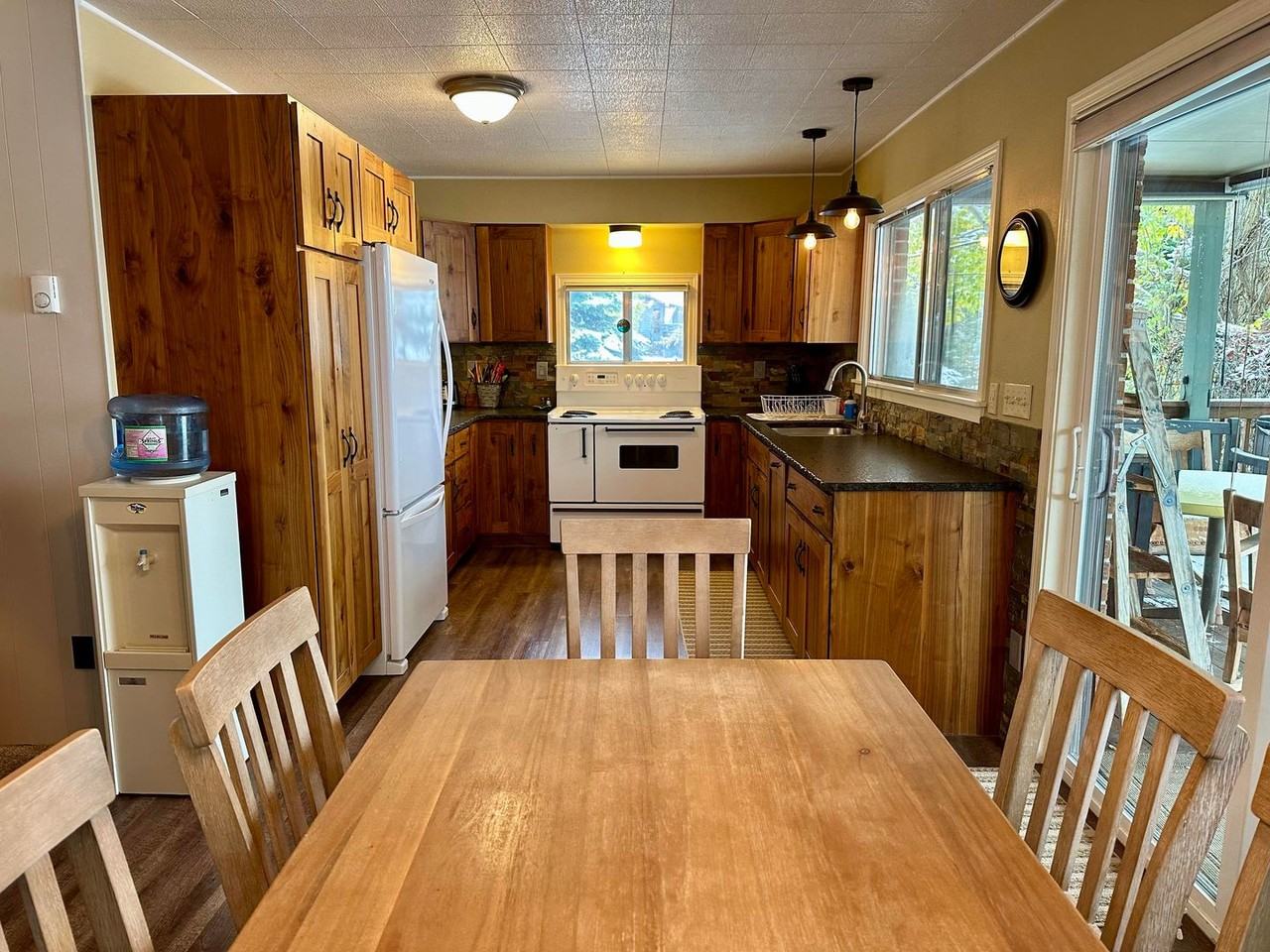 5675 York Rd - Photo 4 of 8
