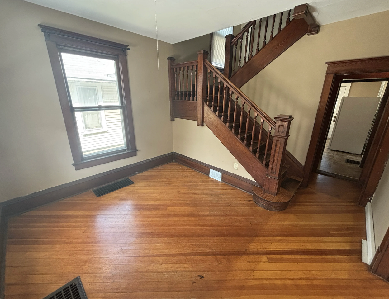 714 Iowa Ave - Photo 2 of 16