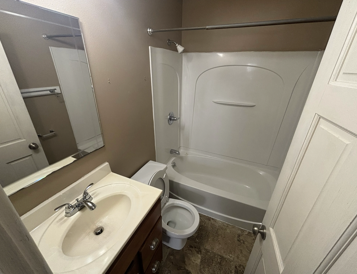 714 Iowa Ave - Photo 5 of 16