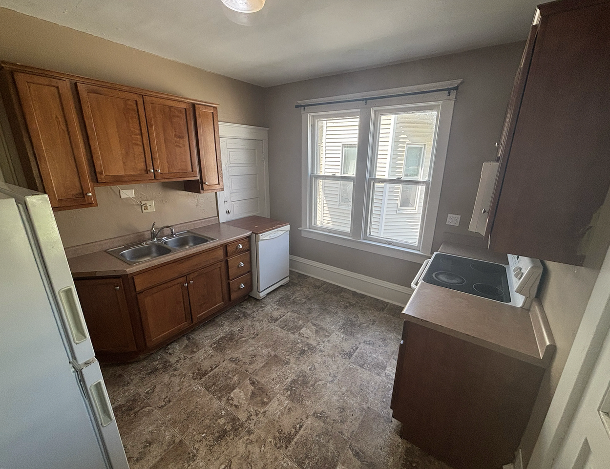 714 Iowa Ave - Photo 6 of 16