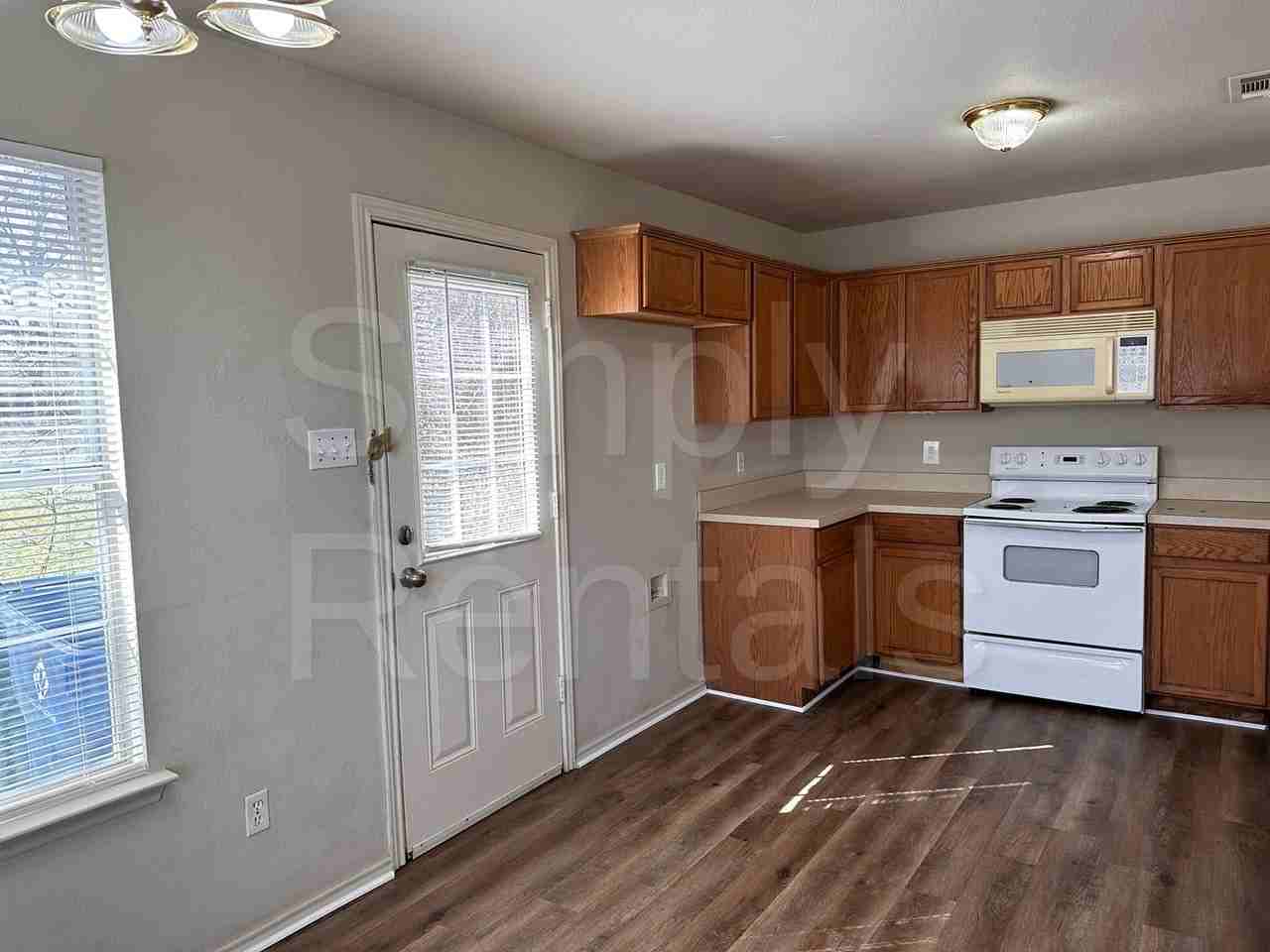 1817 Hemphill St - Photo 4 of 22