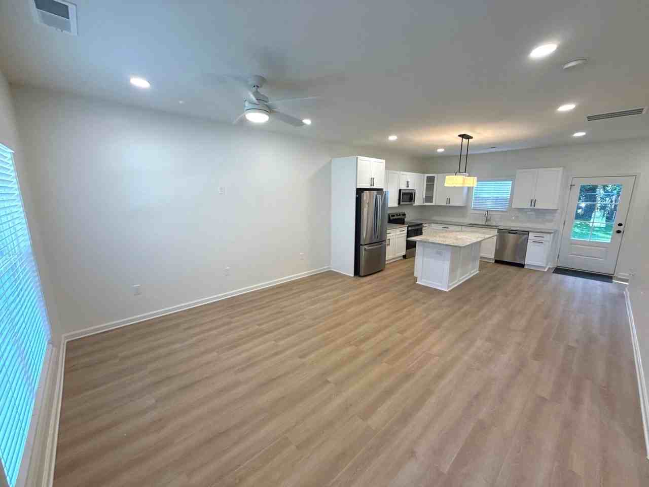222 E Chappell St - Photo 3 of 10