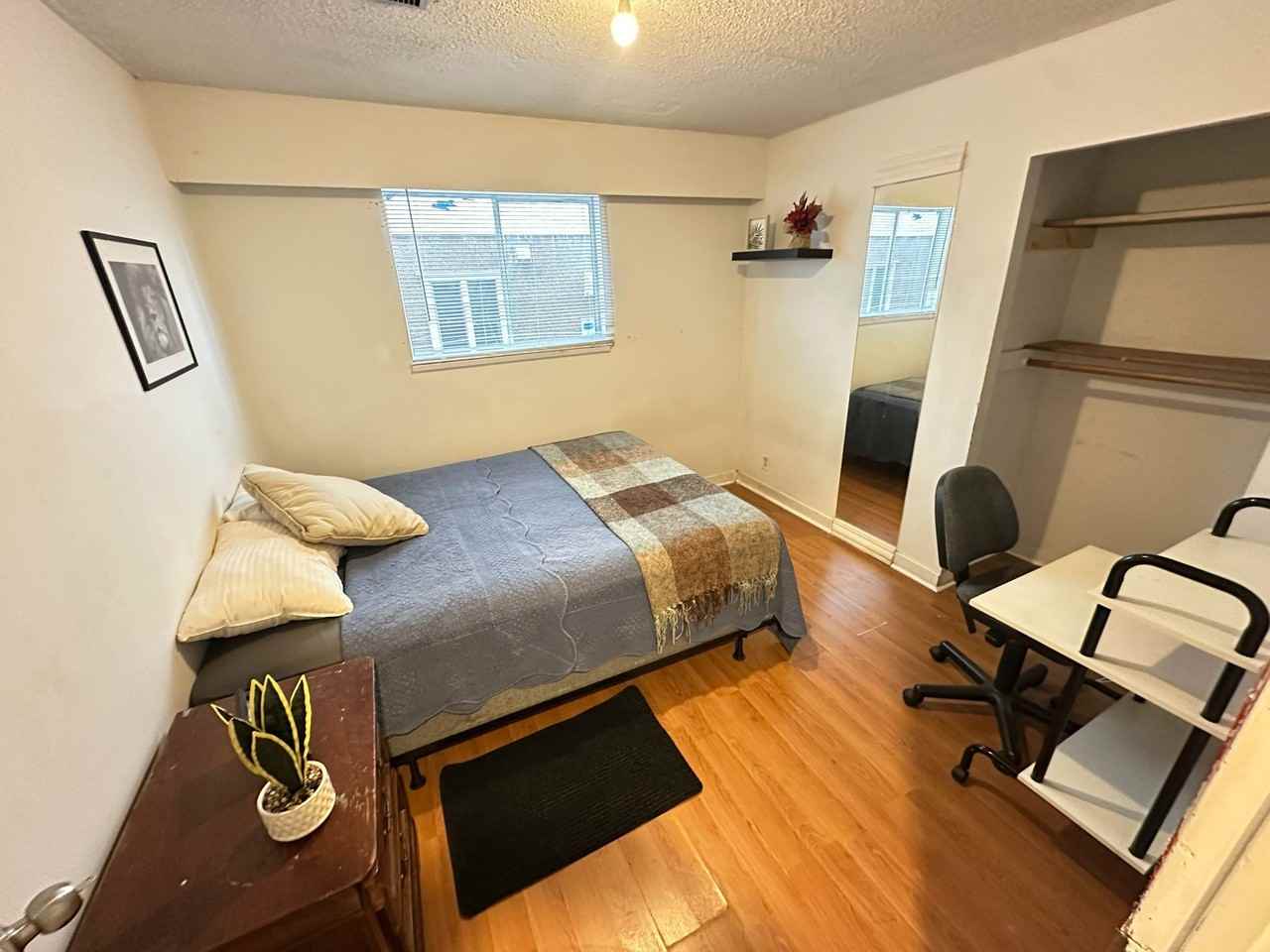 3358 Wellington Avenue - Photo 4 of 5