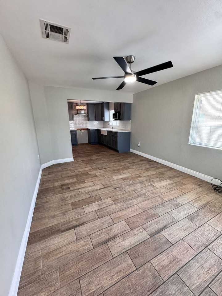 14942 Cerritos Ave - Photo 2 of 27