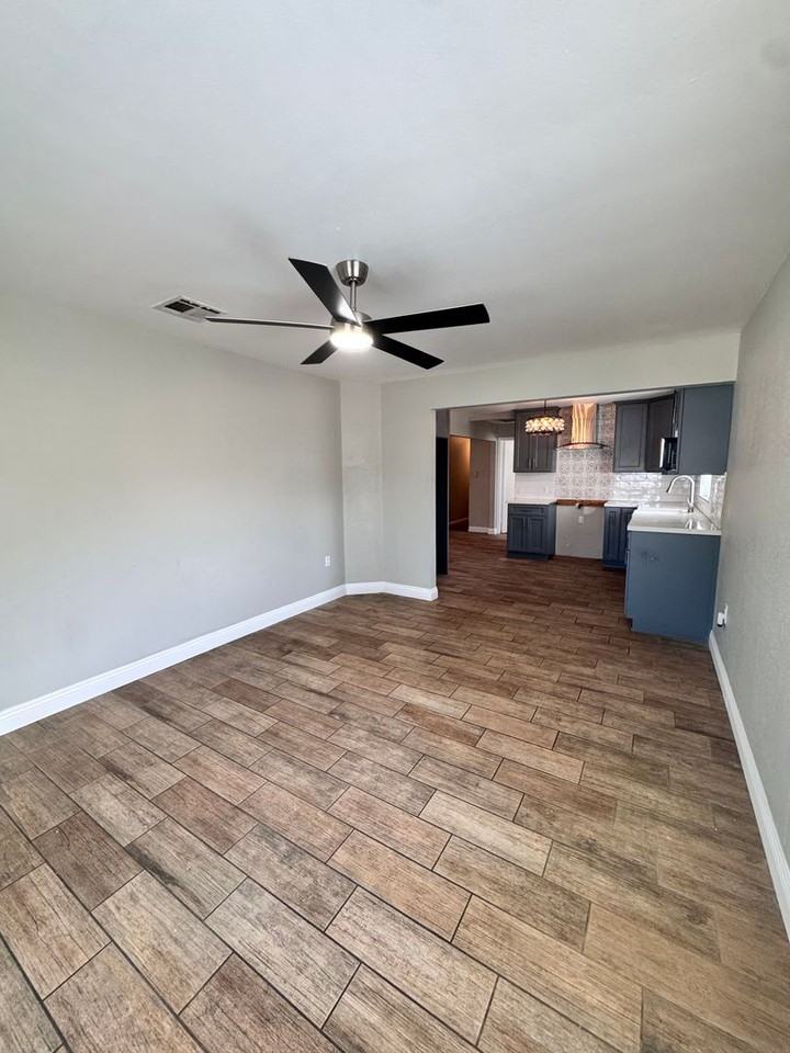 14942 Cerritos Ave - Photo 3 of 27