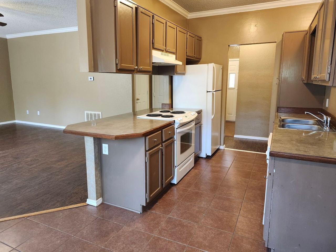 1709 Durwood - Photo 5 of 23