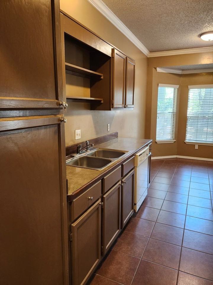 1709 Durwood - Photo 6 of 23