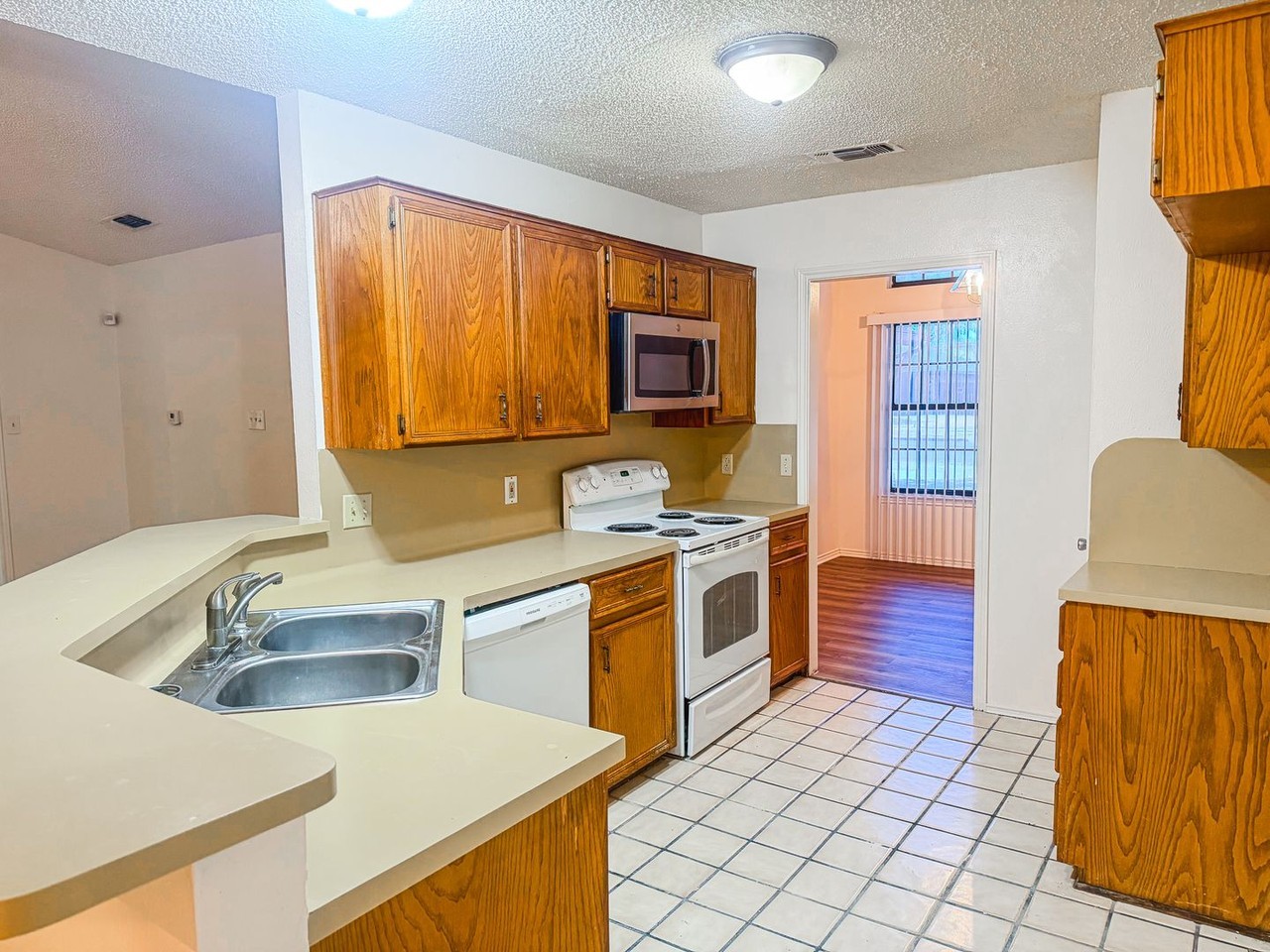 1815 Cedarview Dr - Photo 2 of 15
