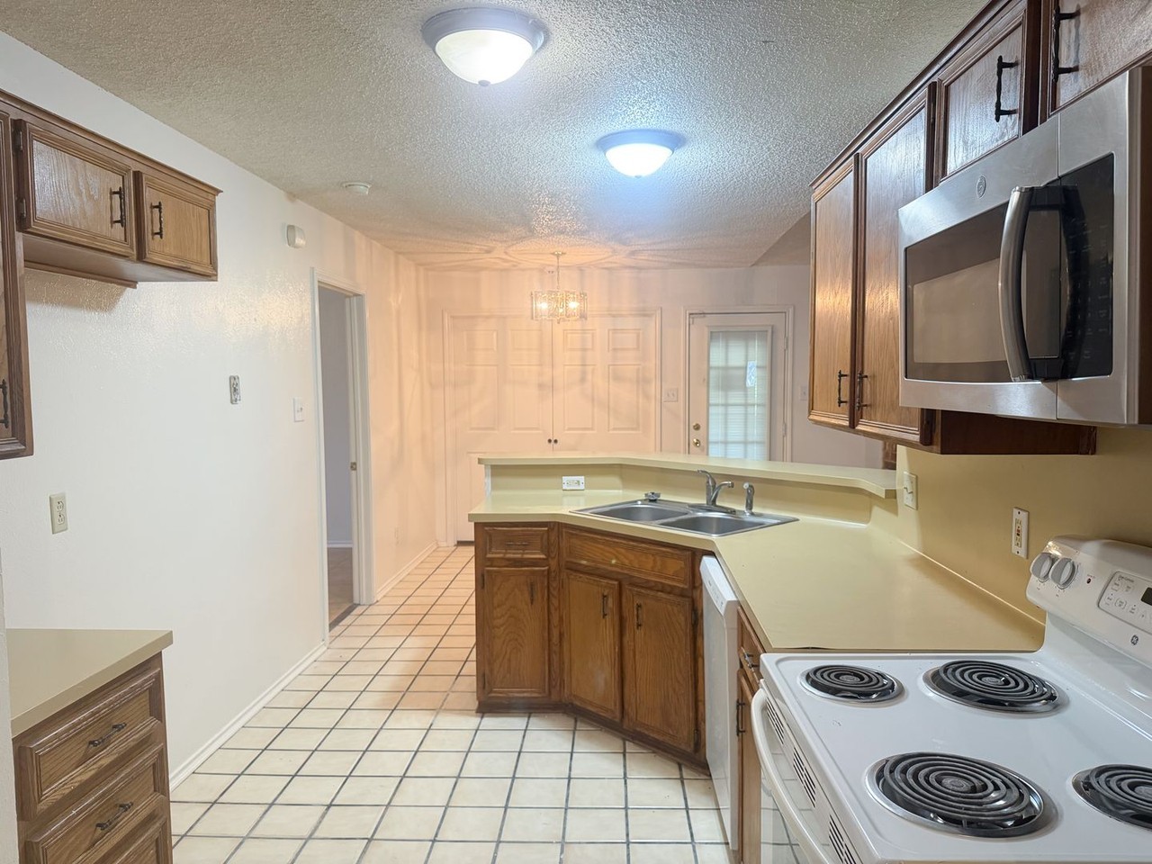 1815 Cedarview Dr - Photo 3 of 15